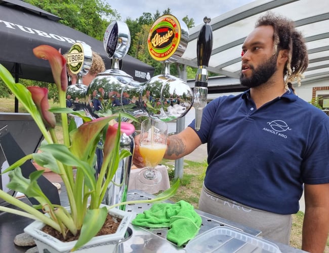 Kro med 11 værelser og stor restaurant på Anholt til salg - 6000 kvm jord og 500 kvm bygninger