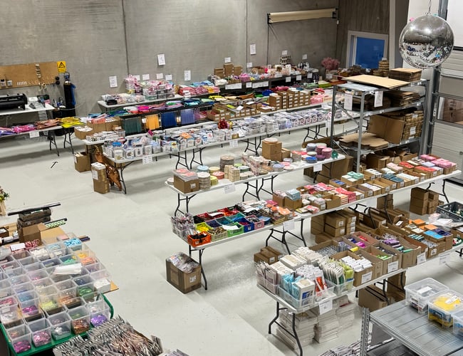 Salg af varelager på festartikler 