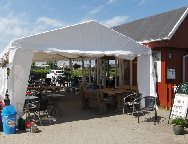 Havnegrill med meget billig husleje, indendørs og udendørs siddepladser samt udsigt til havnen