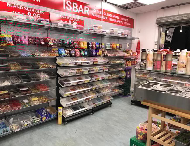 Kiosk med tilhørende spillehal til salg