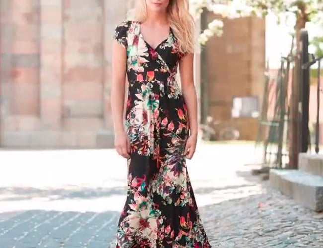 Tøjbutik med fokus på damemode i Grenaa centrum - Løn til ejer og overskud på ca. 540.000 kr.