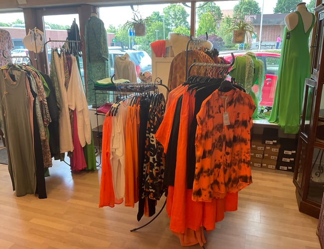 Dametøj detail, sælges i dansk provinsby. - Omsætning 2021: 1,2 mio dkk