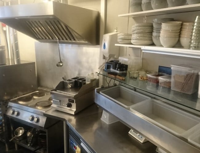 127m2 istandsat café, på sidegade til Gothersgade KBH - fuld køkken tilknyttet - 