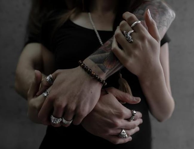 Bæredygtig smykkewebshop - Inspireret af balinesisk spiritualitet og nordisk mytologi