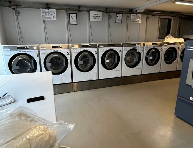 Vaskeri med  private og erhvervskunder til salg