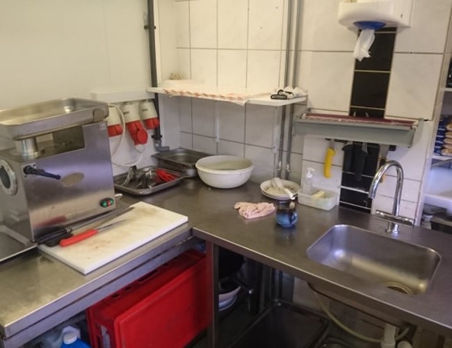 Slagter i centrum af Helsingør på 136m2 - Omsætning pr dag: 2-3.000,- kr. - til afståelse