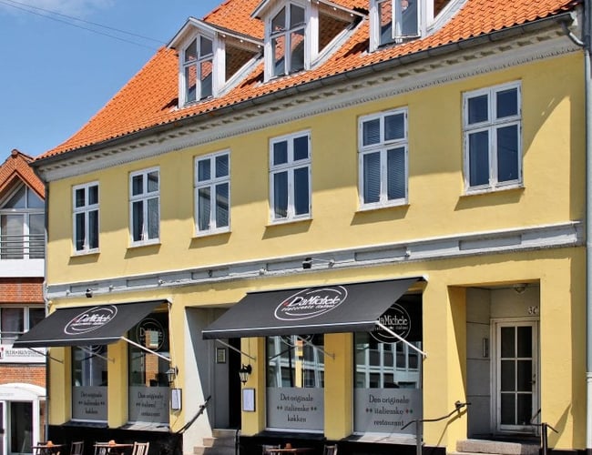 Ægte italiensk restaurant - min. 10.000 kr. i daglig oms/snit - Midt i Holbæk centrum 