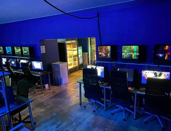 Internetcafe Aalborg - Forretningen tjener mellem 60.000 - 70.000 kr. månedligt.