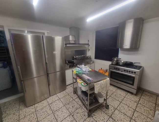 400m2 cafe/restaurant i Bogense til salg - God central beliggenhed. Både inde- og udeservering.