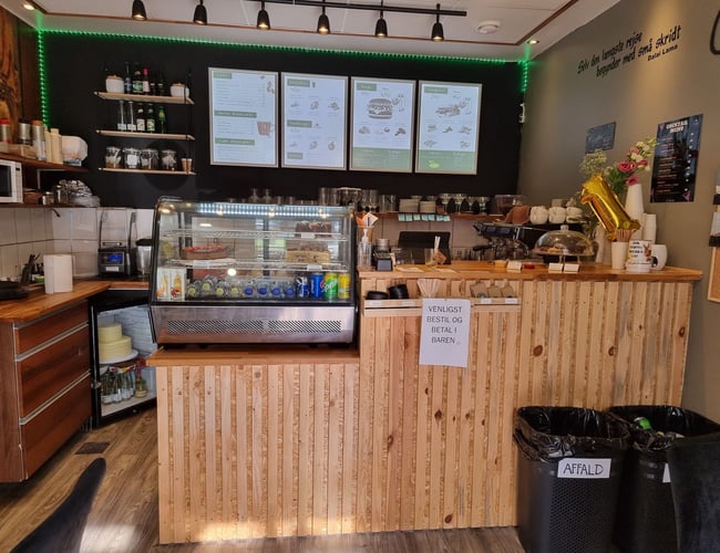 Café Hygge - 51 m2 med 12 siddepladser - Smuk vegansk café i Horsens.