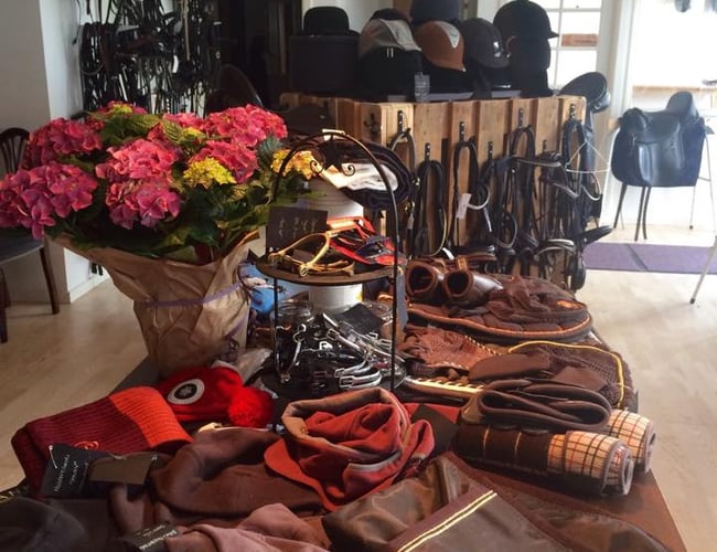 Velkørende rideudstyrsbutik + Magento Webshop + FB-gruppe med 3000+ medlemmer