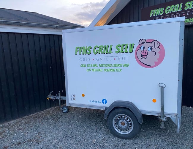 Grillselv løsning/Køletrailer udlejning - Grill selv en helstegt pattegris - omsætningen for 2022: 250.000 Kr