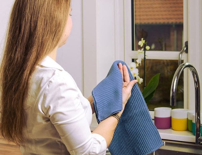 Kendt firma indenfor brugskunst, med produktion i Danmark og salg til butikker/grossister.