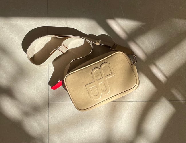 Stærkt taskebrand sælges - Omsætning april 22 - april 23: 29,500 DKK 