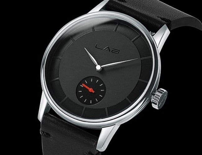 Innovativt websalg af URE - skab dit eget design med få klik med musen.