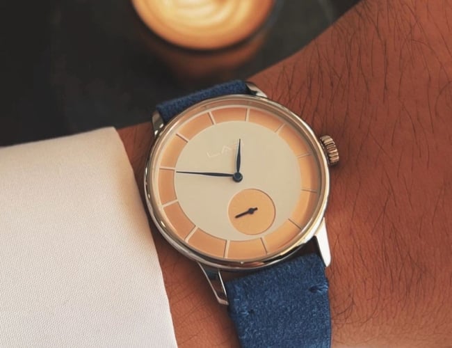 Innovativt websalg af URE - skab dit eget design med få klik med musen.