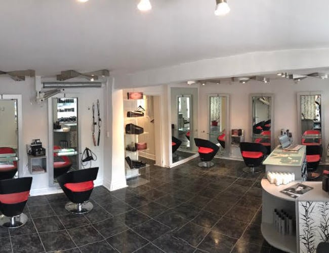 Frisørsalon til afståelse i indre by (KBH) - Omsætning ligger på omkring 837.000kr,- årligt - Husleje: 10.000 kr.