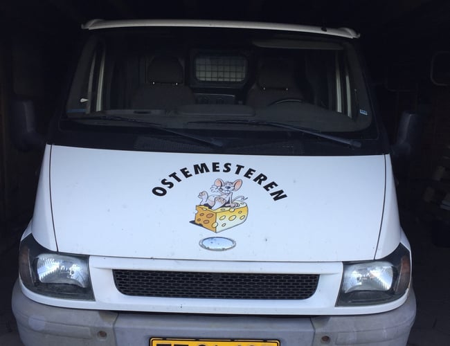 Ostebil med fast rute og torveplads