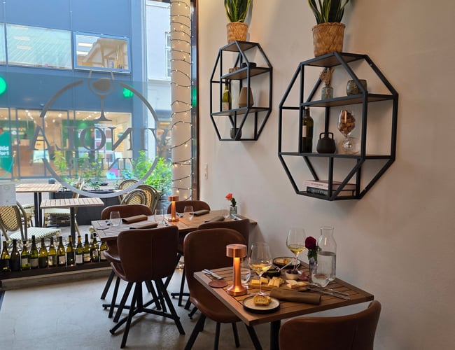 CENTRAL VINBAR I HJERTET AF ODENSE - KAN OGSÅ BRUGES TIL KAFFEBAR, CAFE MV.