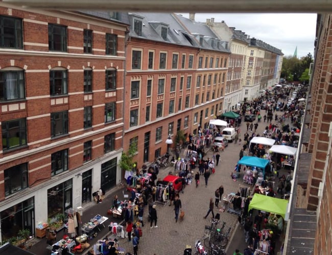 Velbesøgt Cafe i hotte Jægesborggade til afståelse