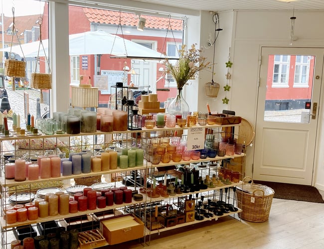 Stor livstilsbutik med webshop i Ebeltoft - Omsætning 2022: 2.77 mio kr. 