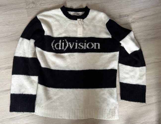 Salg af (di)vision varelager (jakker, trøjer, kasketter, lidt blandet) 