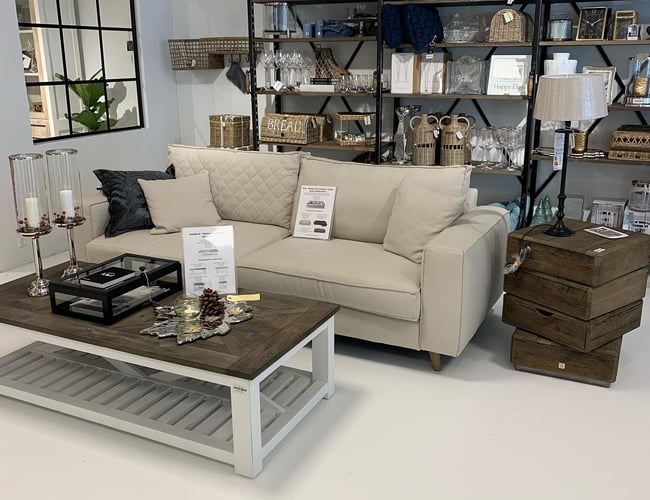 Webshop med møbler og interiør, ligger 1. på google på udvalgte nøgleord. Mulighed for tilkøb af varelager samt butiksinteriør og belysning til 350m2