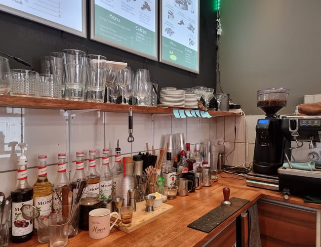 Café Hygge - 51 m2 med 12 siddepladser - Smuk vegansk café i Horsens.