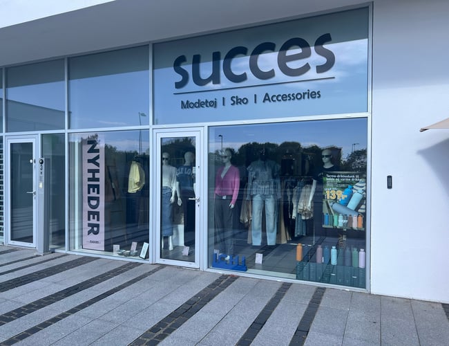 Facebook + IG kanal fra Modetøjsbutik til kvinder med 16000 følgere