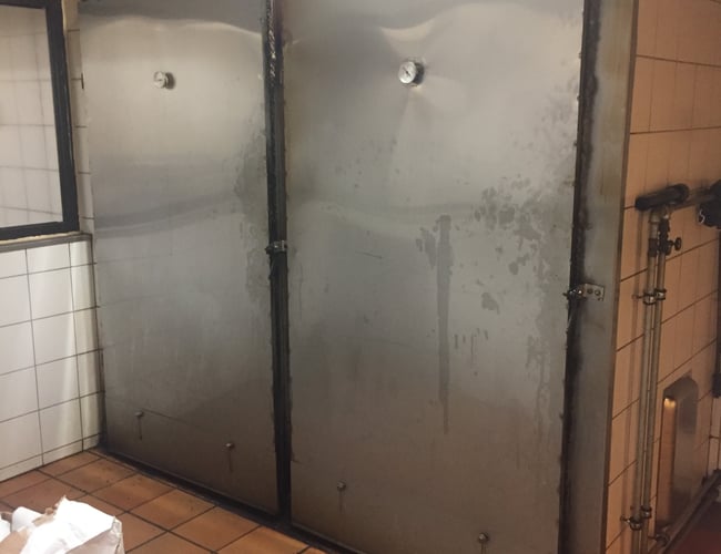 FISKEBUTIK , CAFE, RØGERI SAMT FASTE  FISKETURE TIL FISKEBIL ...UDLEJES - fortsat i drift og en unik mulighed... Kom frisk 