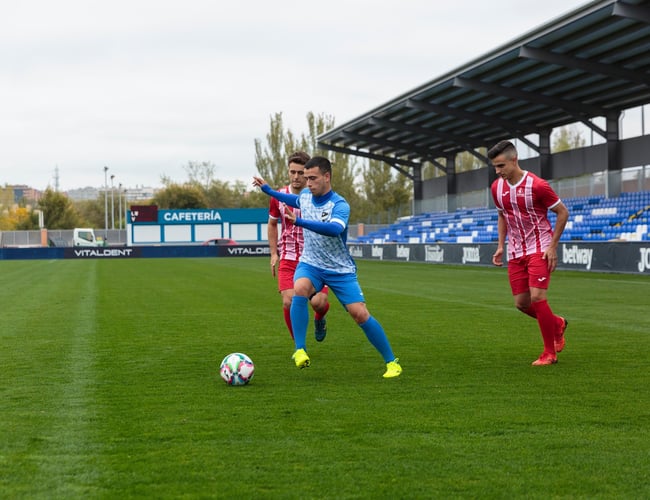 Veletableret virksomhed med salg af sportstøj med tryk til hold - Omsætning 2.800.000 kr.