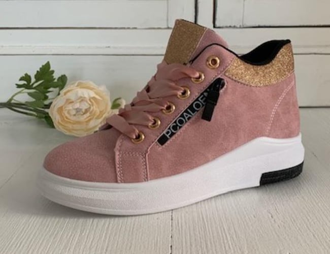 Flot eksklusiv webshop med salg af sko sælges - Omsætning 2021 kr. 64.000,00 kr. - Leverandør fra Europa