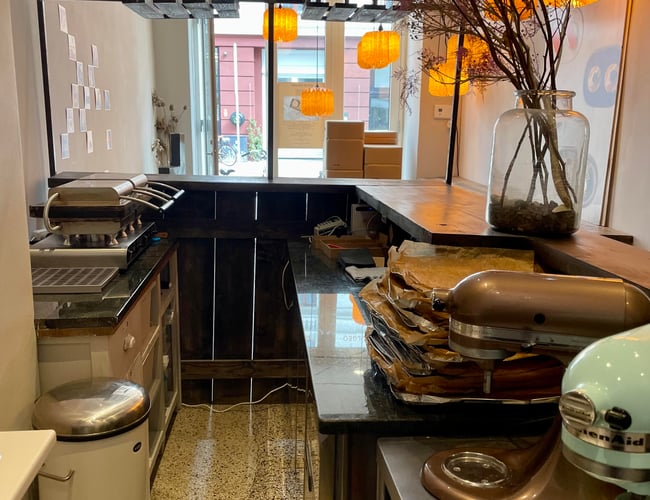 BLINIS BAR KONCEPT TIL SALG  MED INVENTAR OG LOKALE. - Omsætning: 800.000 kr.