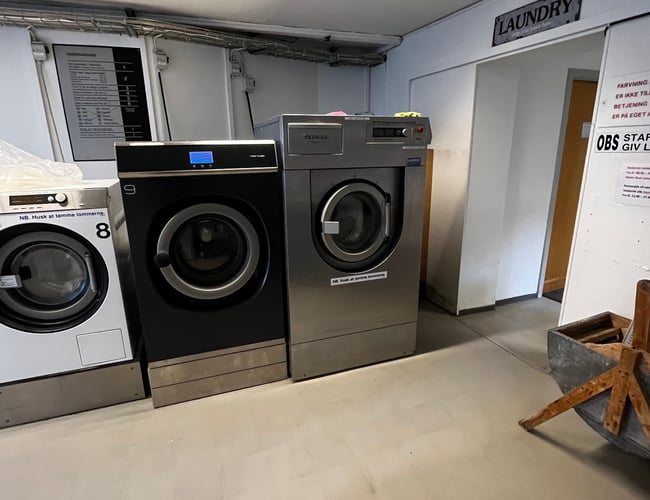 Vaskeri med  private og erhvervskunder til salg