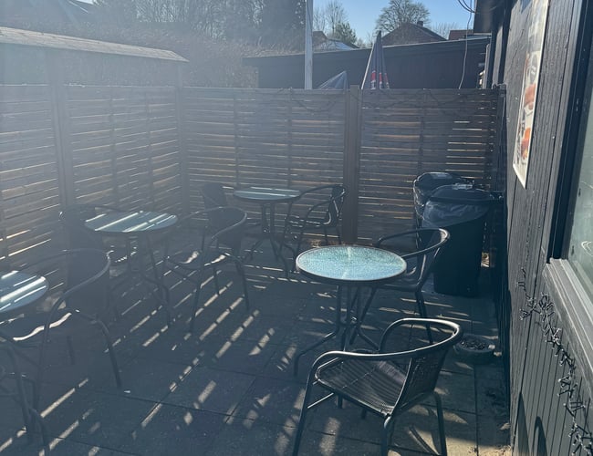 Indbringende grillbar – nem drift og attraktiv husleje