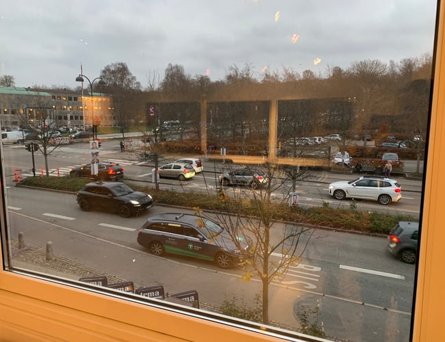 Stor salon centralt i Holte - Salonen er ca 65 m2 - Til salg