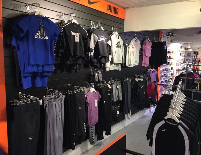 Sportsbutik i frivillig kæde med B2B afdeling og webshop i velfungerende mindre handelsby