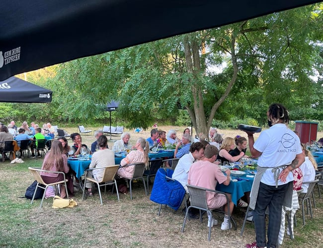 Kro med 11 værelser og stor restaurant på Anholt til salg - 6000 kvm jord og 500 kvm bygninger