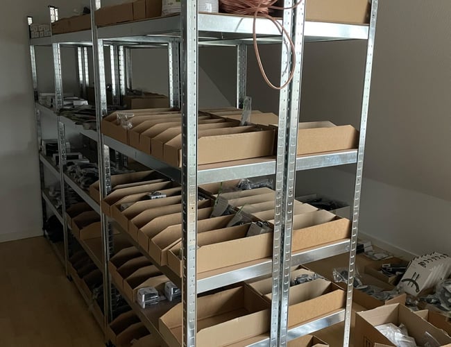 Salg af elektronik- og kabelwebshop med ca. 1800 varenummere