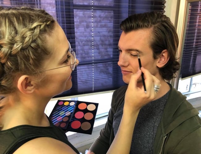 Uddannelses koncept indenfor Stylist og Makeup artist  NB: Revideret pris!!