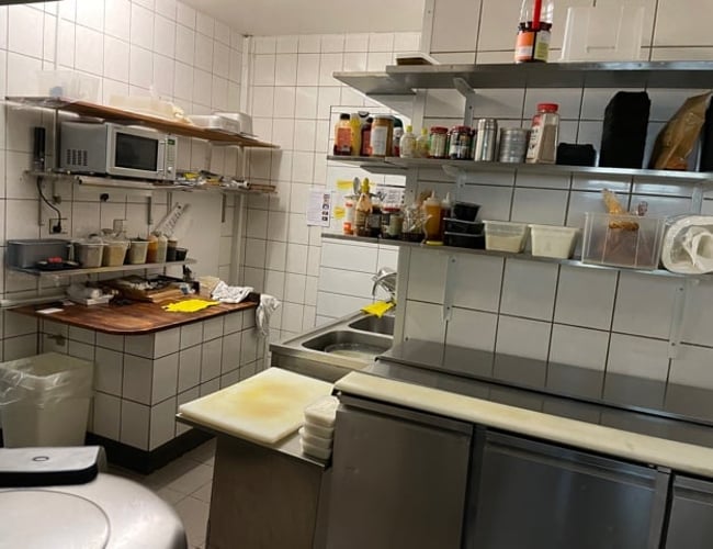Restaurant til salg - take away med plads til spisende gæster og gode parkeringsforhold i Vanløse.  
