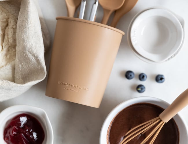 Børnebrand Everleigh & Me inkl. Webshop: Stoleunderlag og funktionelle børneprodukter