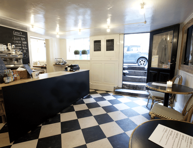 Intim Nyhavn Café med stort potentiale