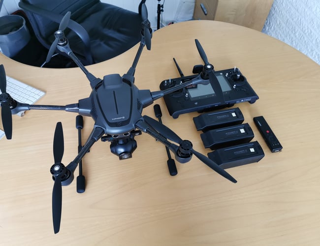 Dronevirksomhed med tilhørende website, drone og gimbal