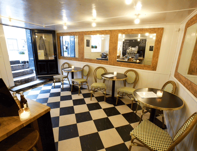 Intim Nyhavn Café med stort potentiale