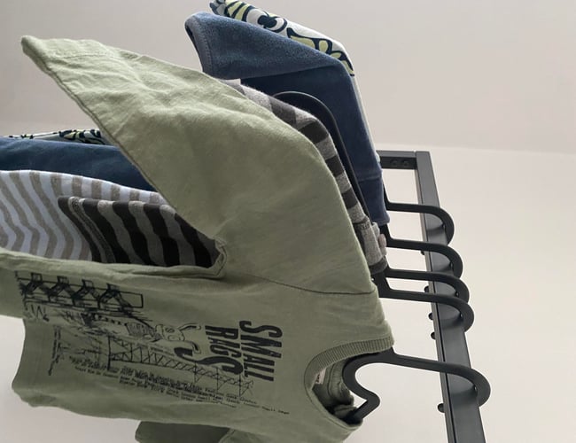 Salg af kvalitetstjekket og størrelsesopdelt secondhand varelager