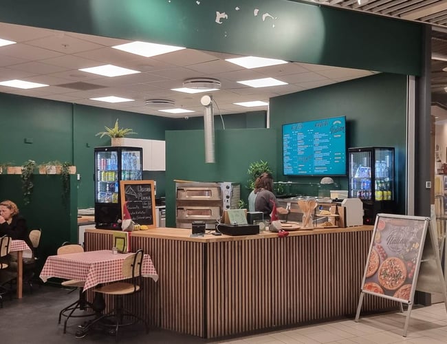 Pizzeria med unik beliggenhed i Glostrup centeret lige foran Føtex. 