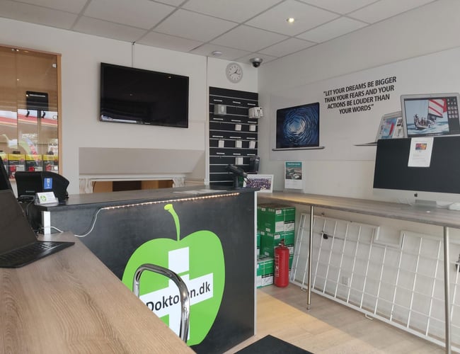 Veldrevet SmartPhone samt computer værksted med butik sælges - iDoktoren.dk i Hørsholm 