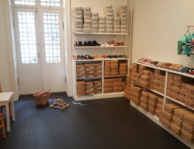 Flot butik med børnesko og stor fast kundeskare i København