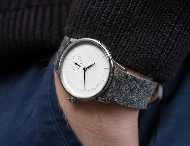 Innovativt websalg af URE - skab dit eget design med få klik med musen.